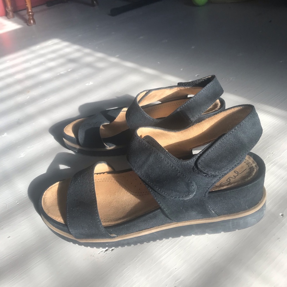 Natural Soul Black Suede Velcro Strap Sandals